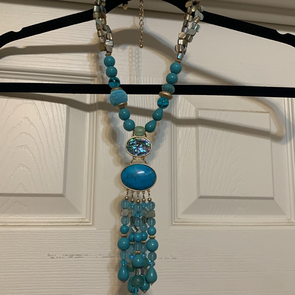 Beautiful turquoise and shell Chicos statement necklace - Picture 5 of 7